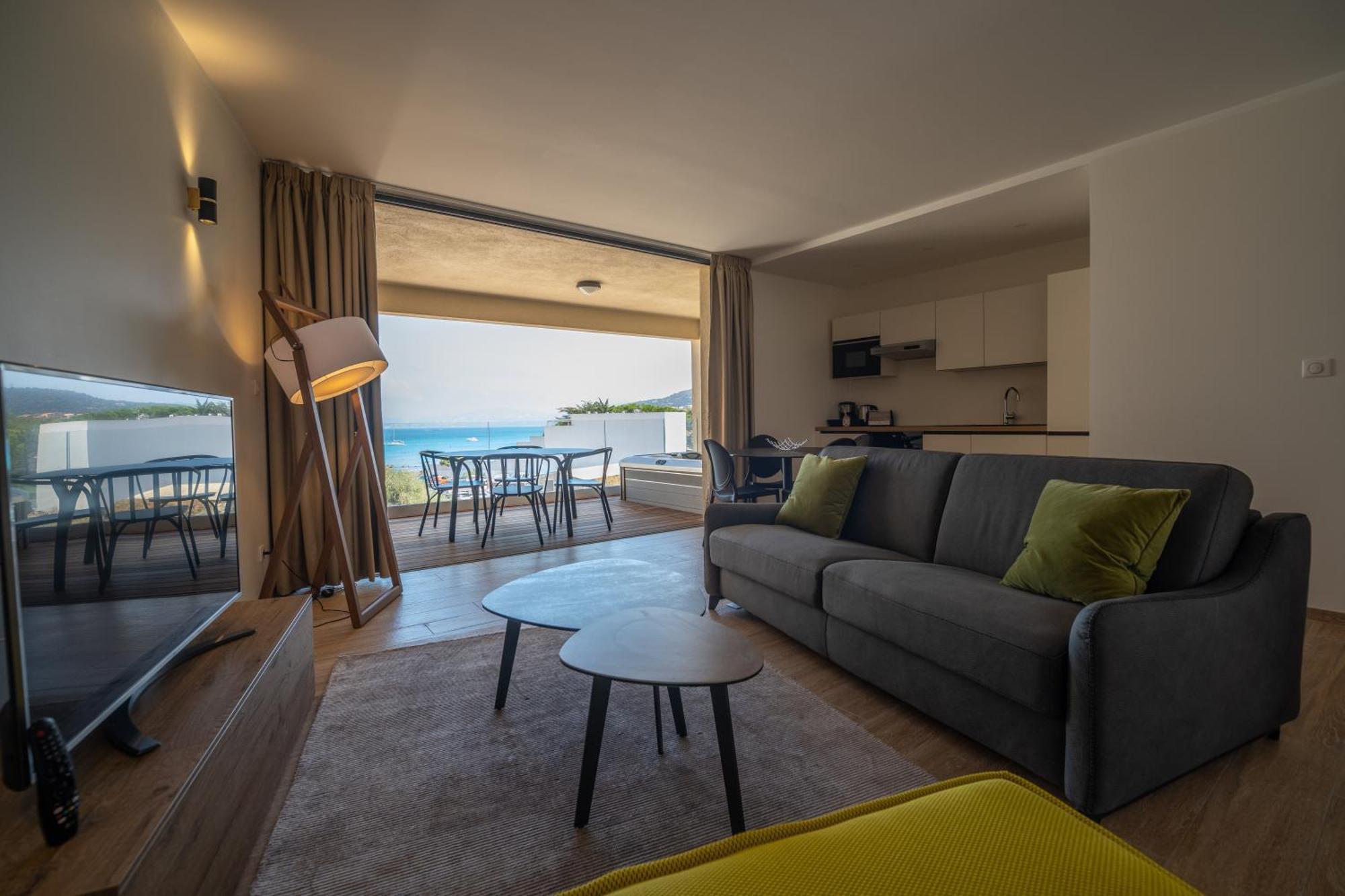 Residence Saletta Mare Л'Іль-Русс Екстер'єр фото